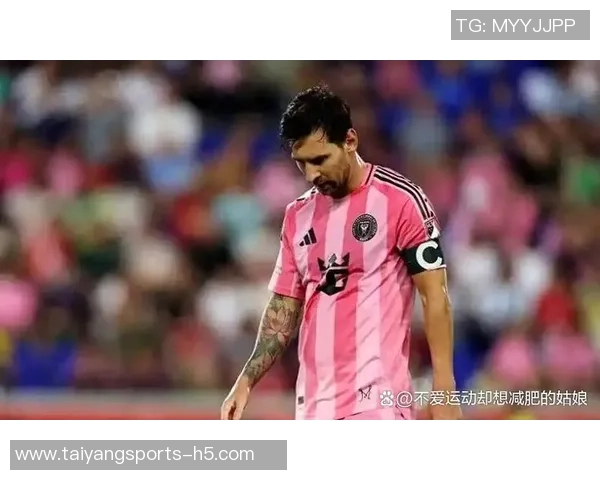 梅西远射中柱意外助攻苏亚雷斯轻松破门展现默契配合 梅西远射中柱意外助攻苏亚雷斯轻松破门展现默契配合