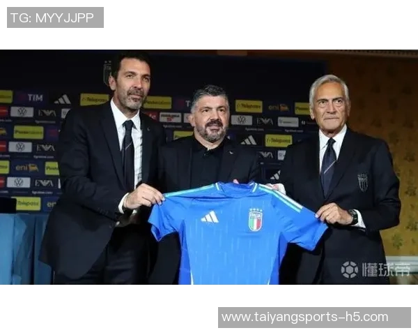 加图索与布冯亲临罗马比赛现场考察意大利球员表现